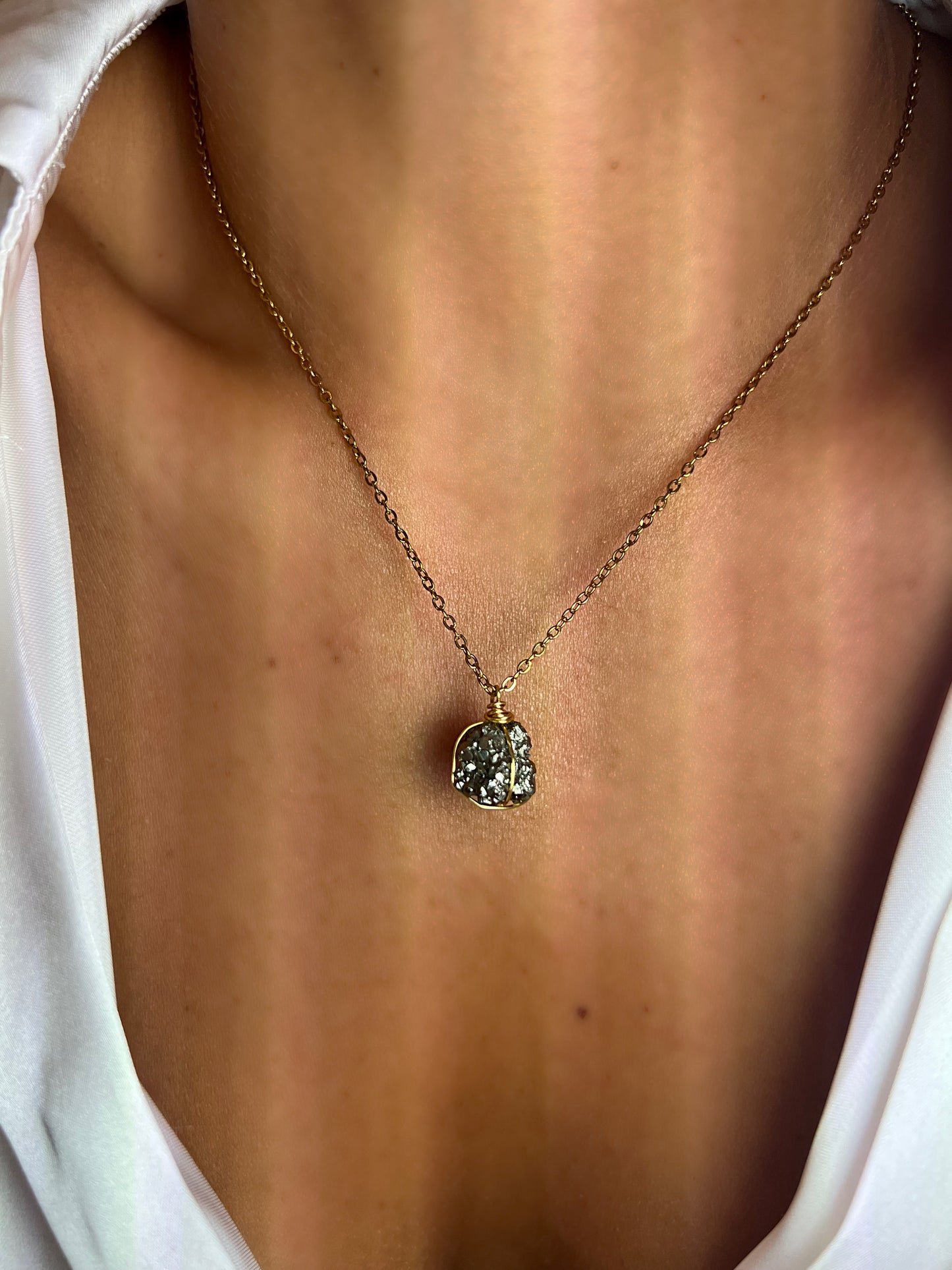 Collier fin en Pierre