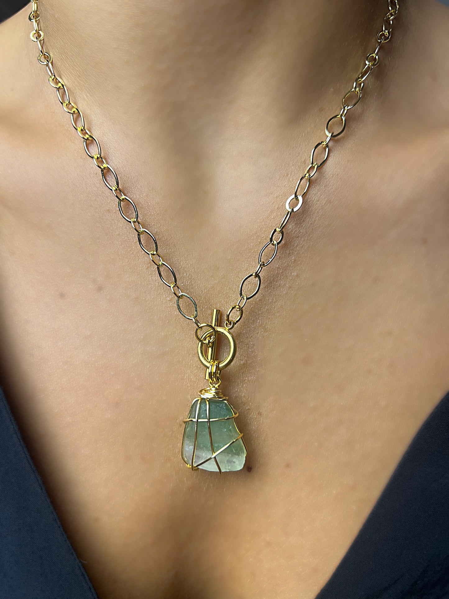 Collier épais avec une pierre