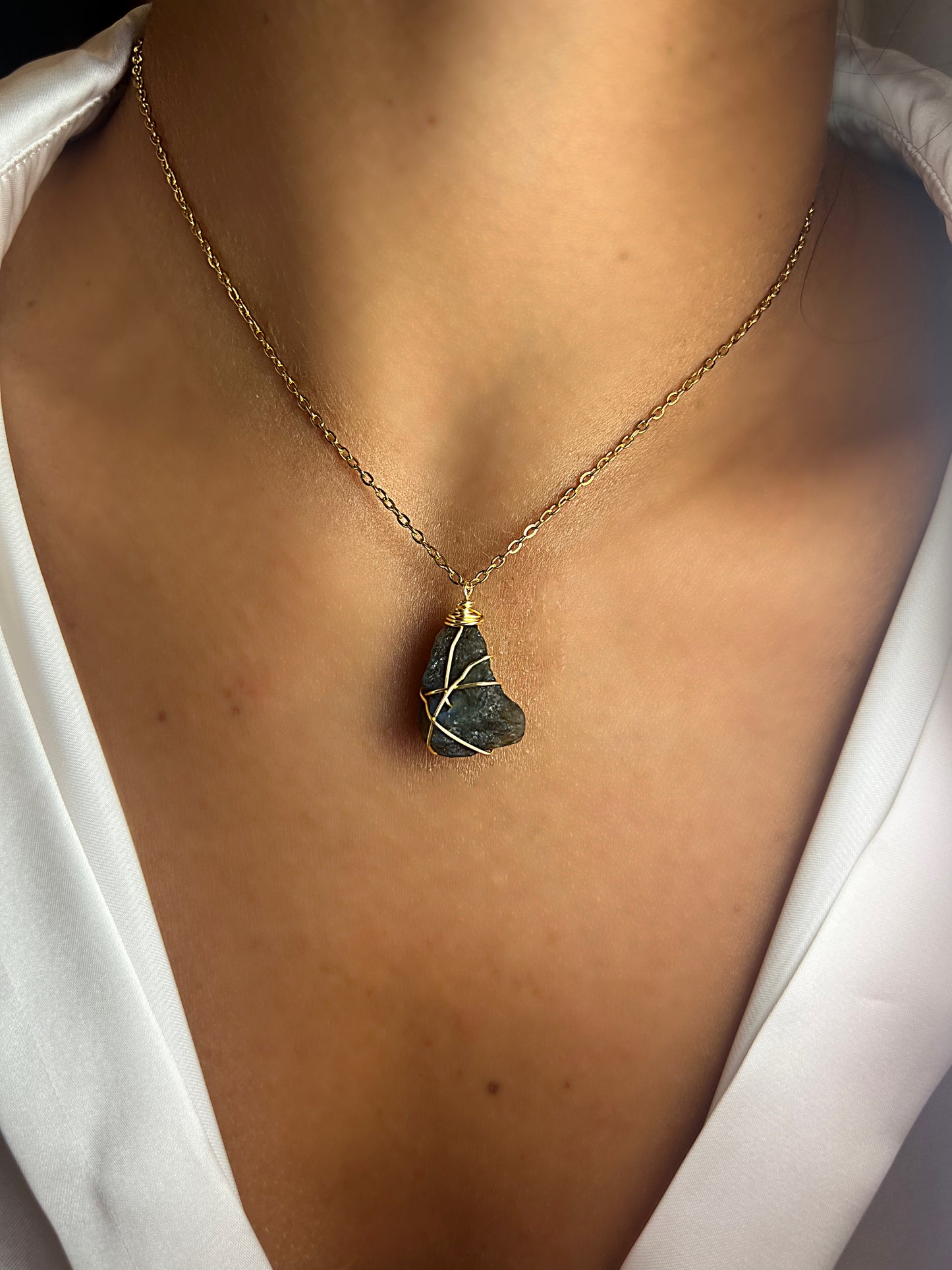 Collier fin en Pierre