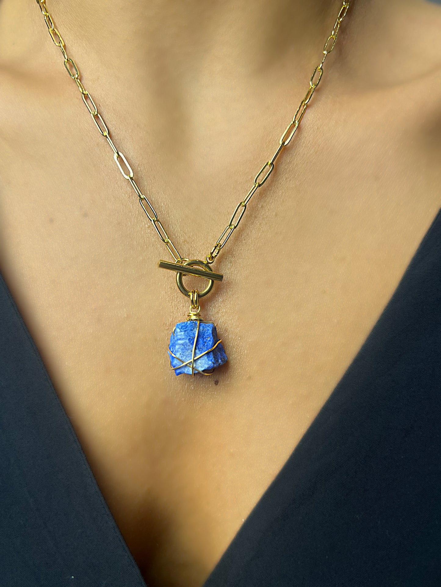 Collier épais avec une pierre