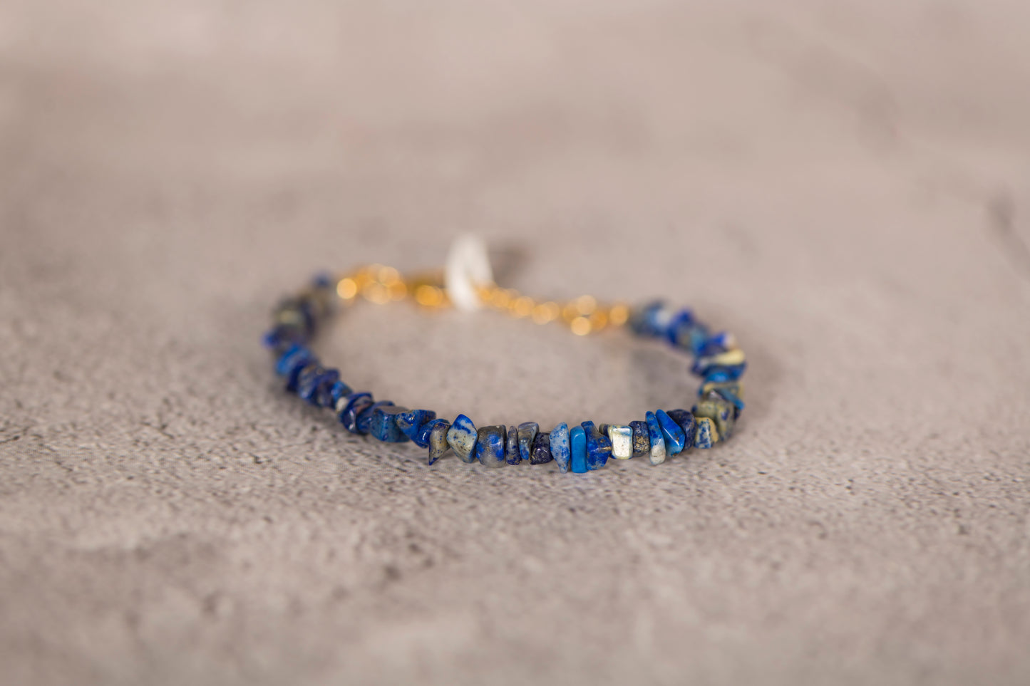 Bracelet de pierres taillées