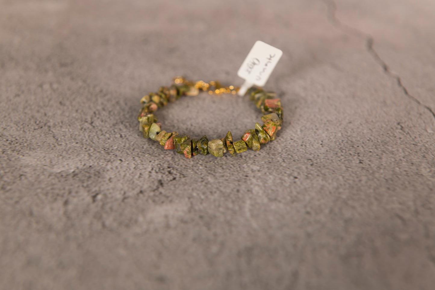 Bracelet de pierres taillées