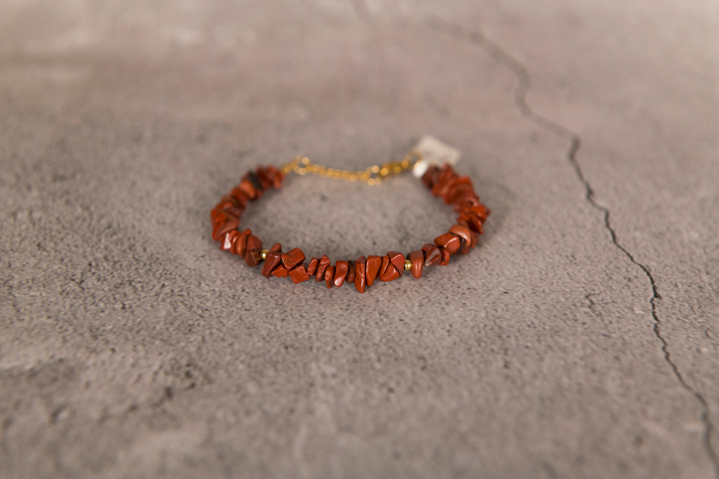 Bracelet de pierres taillées