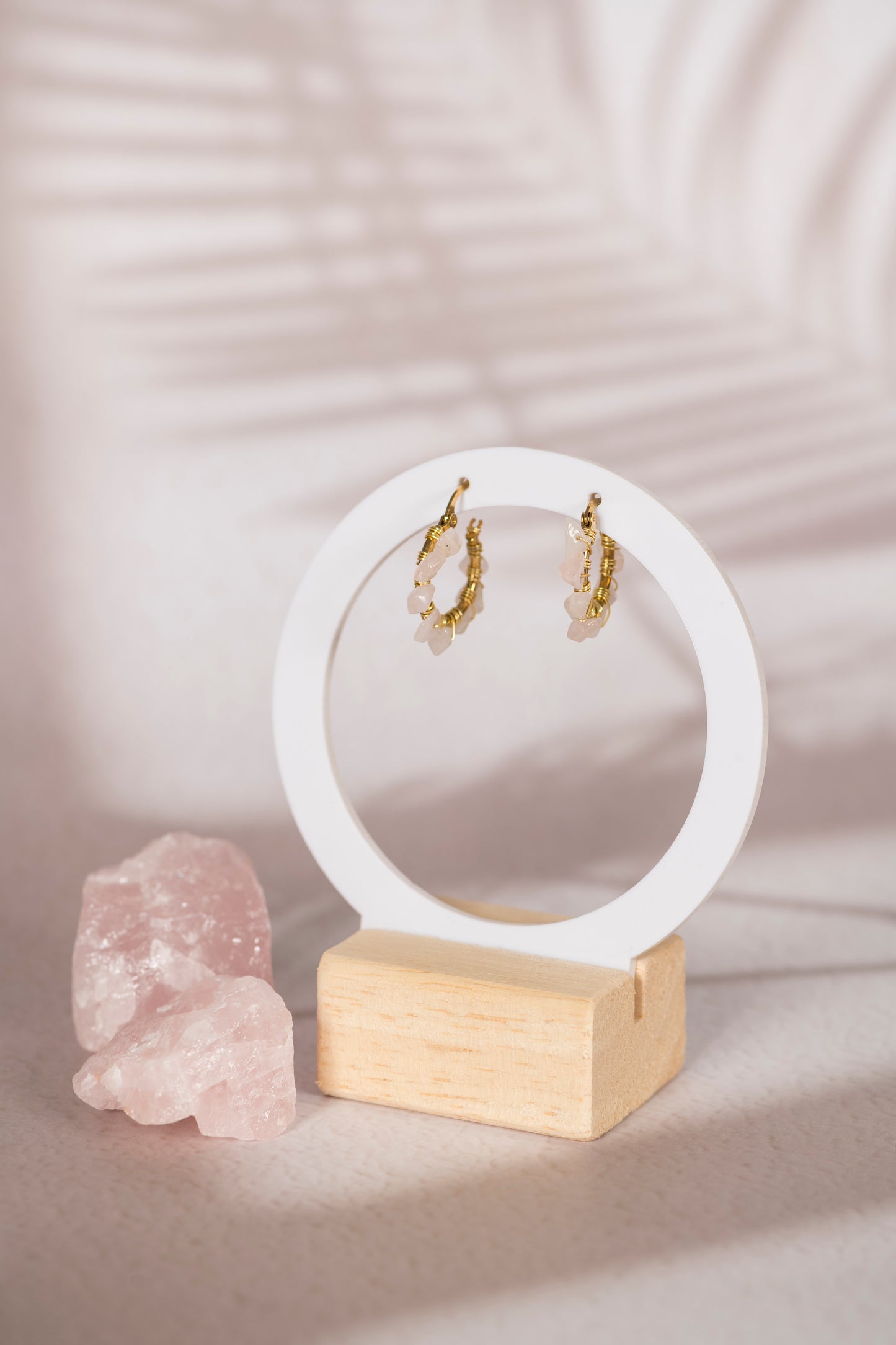 Boucles enveloppées de pierres