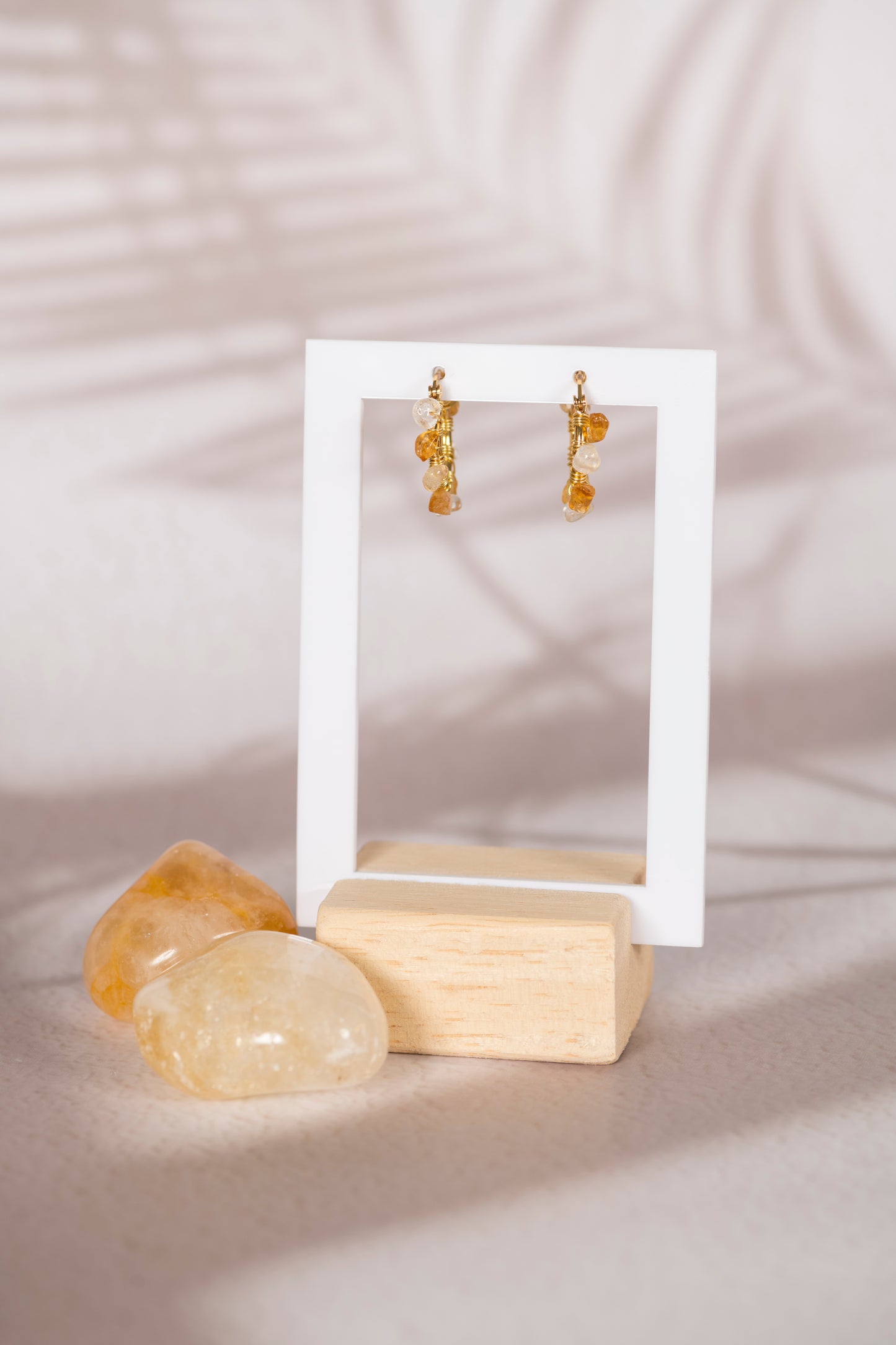 Boucles enveloppées de pierres