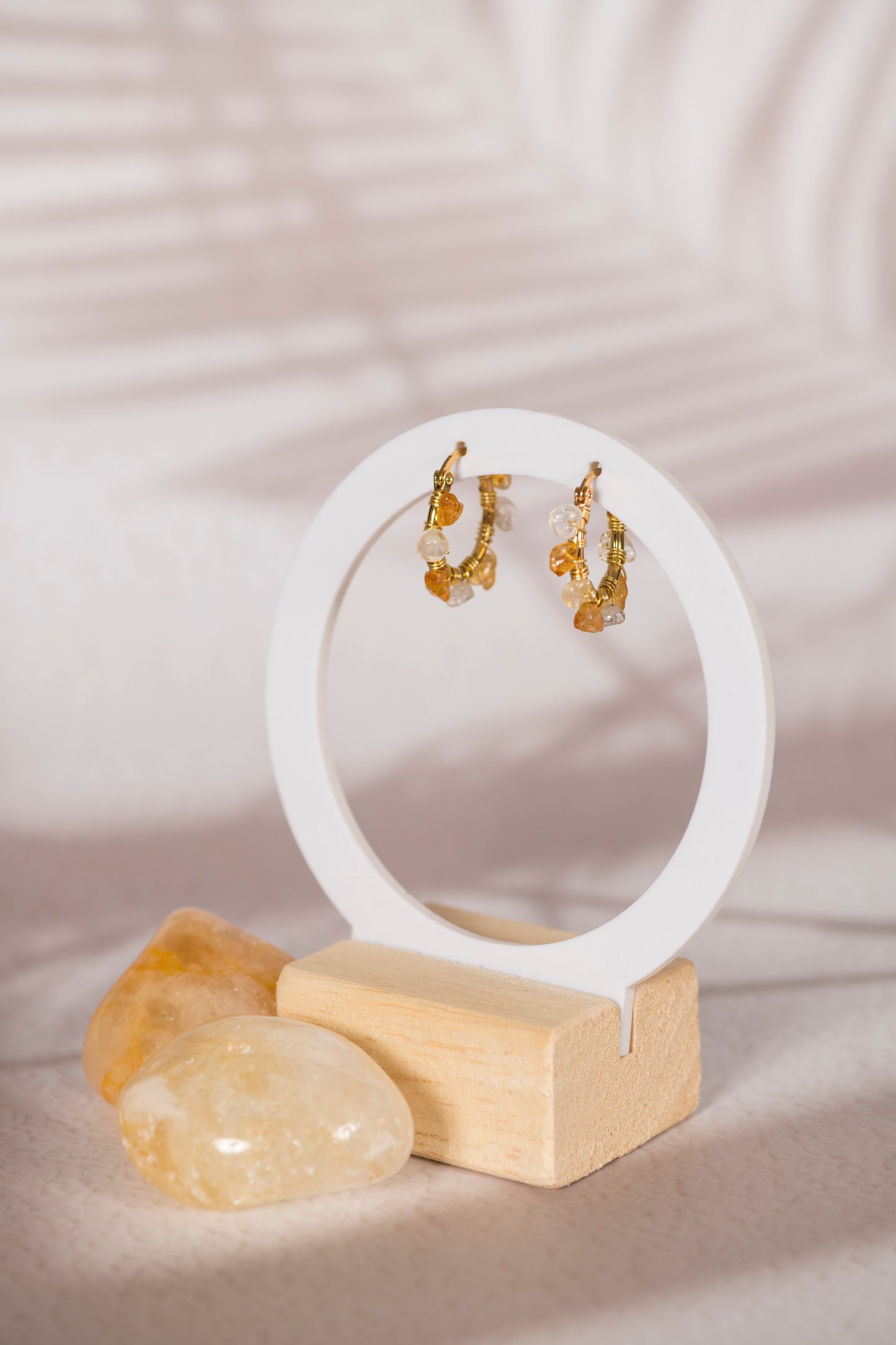 Boucles enveloppées de pierres