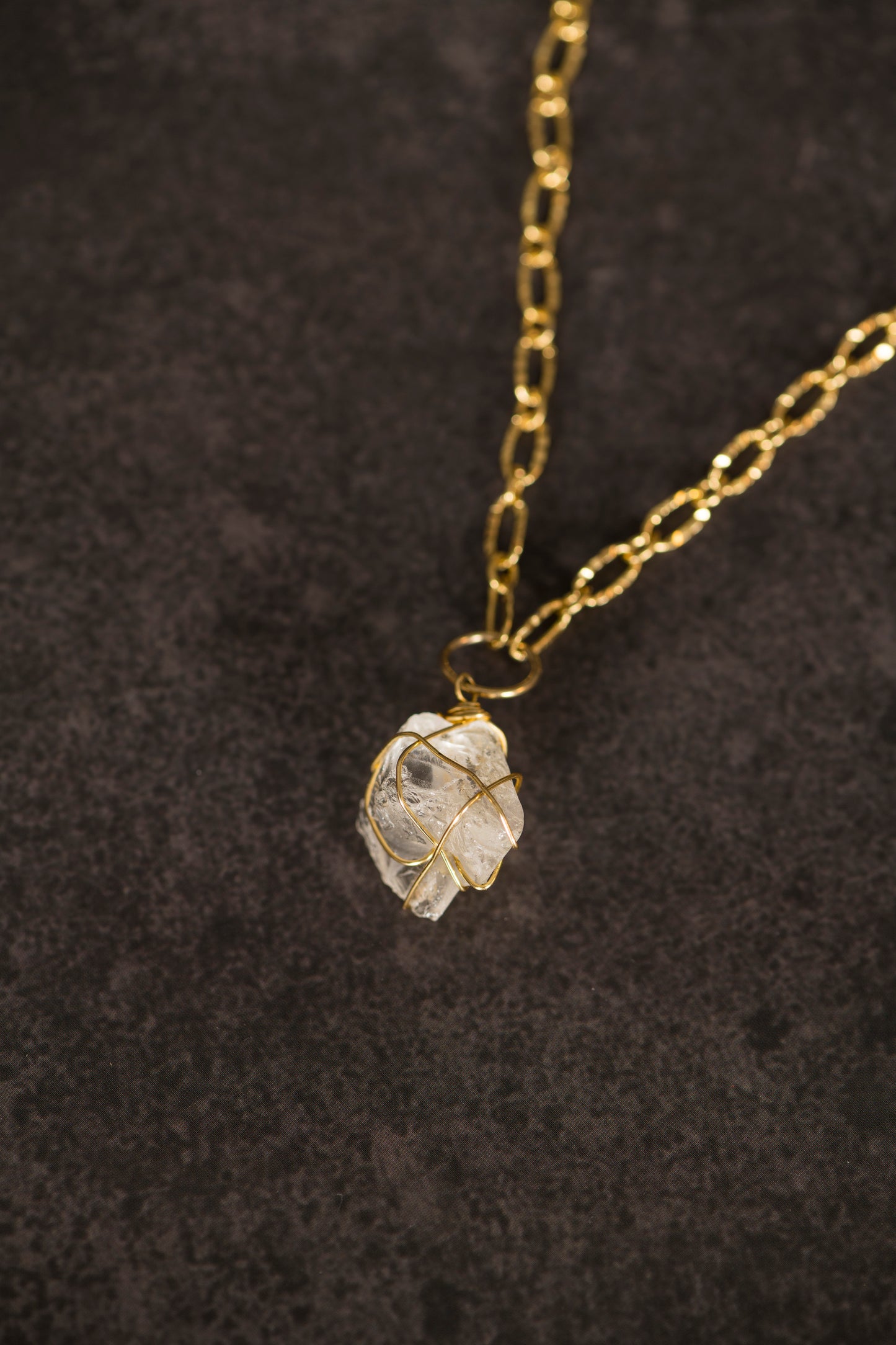 Collier épais avec une pierre