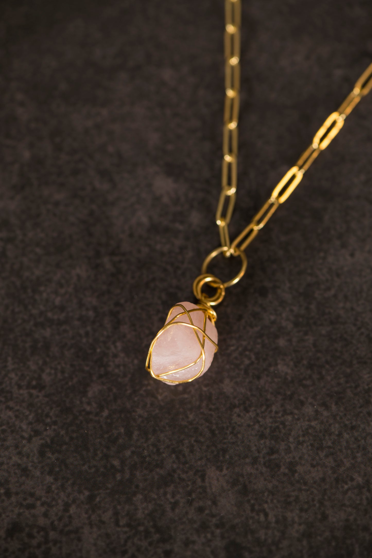 Collier épais avec une pierre