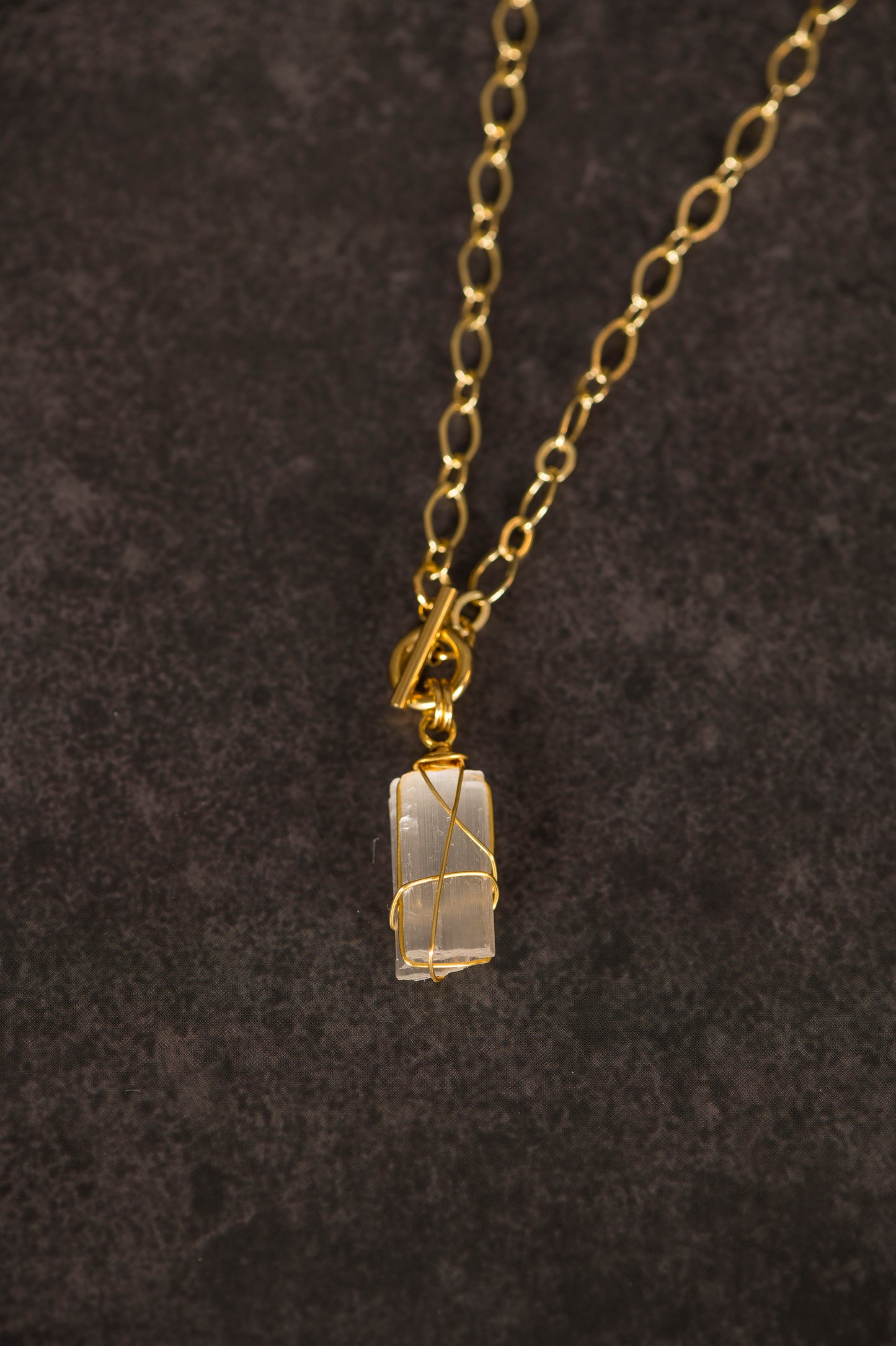 Collier épais avec une pierre