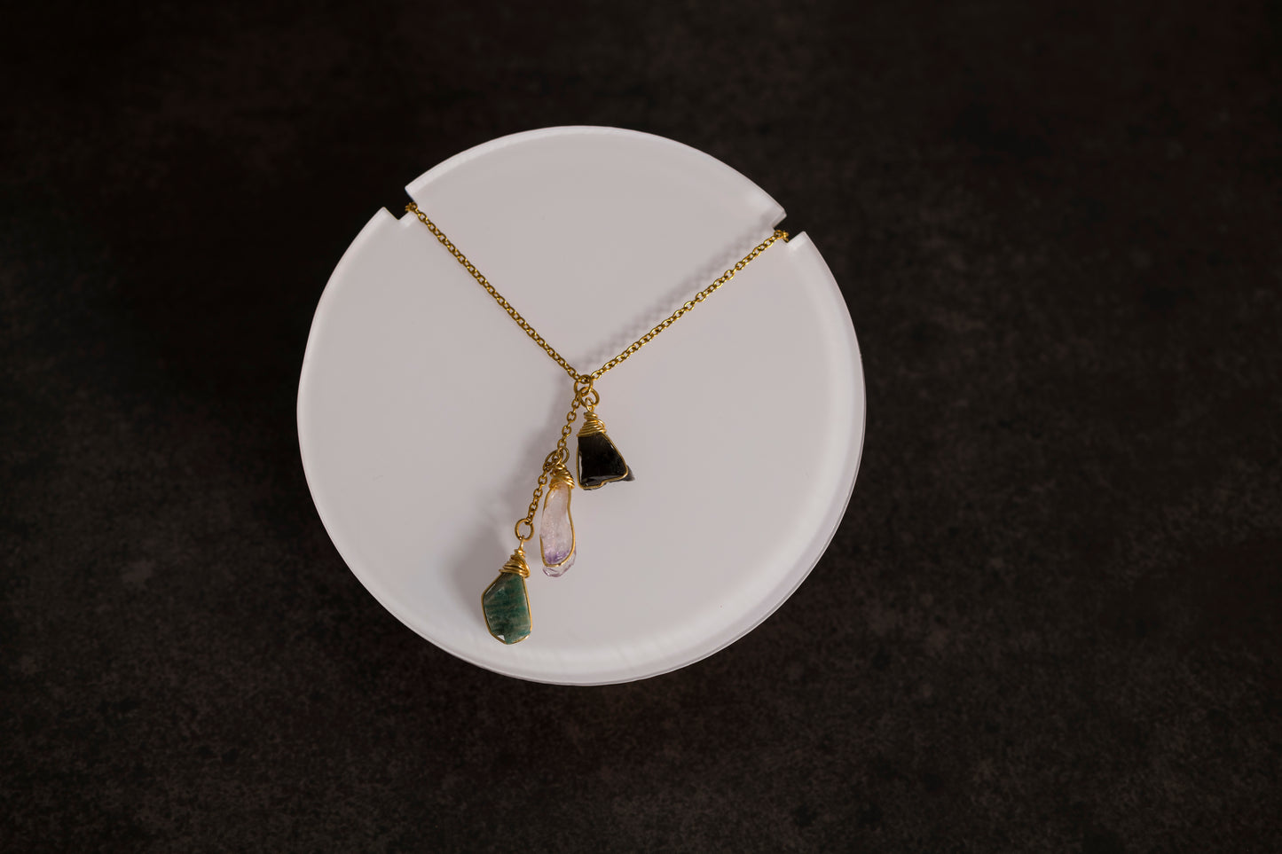 Collier fin a 3 Pierres