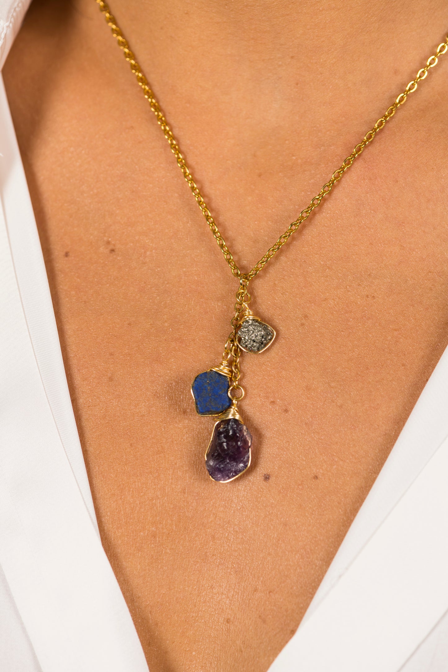 Collier fin a 3 Pierres