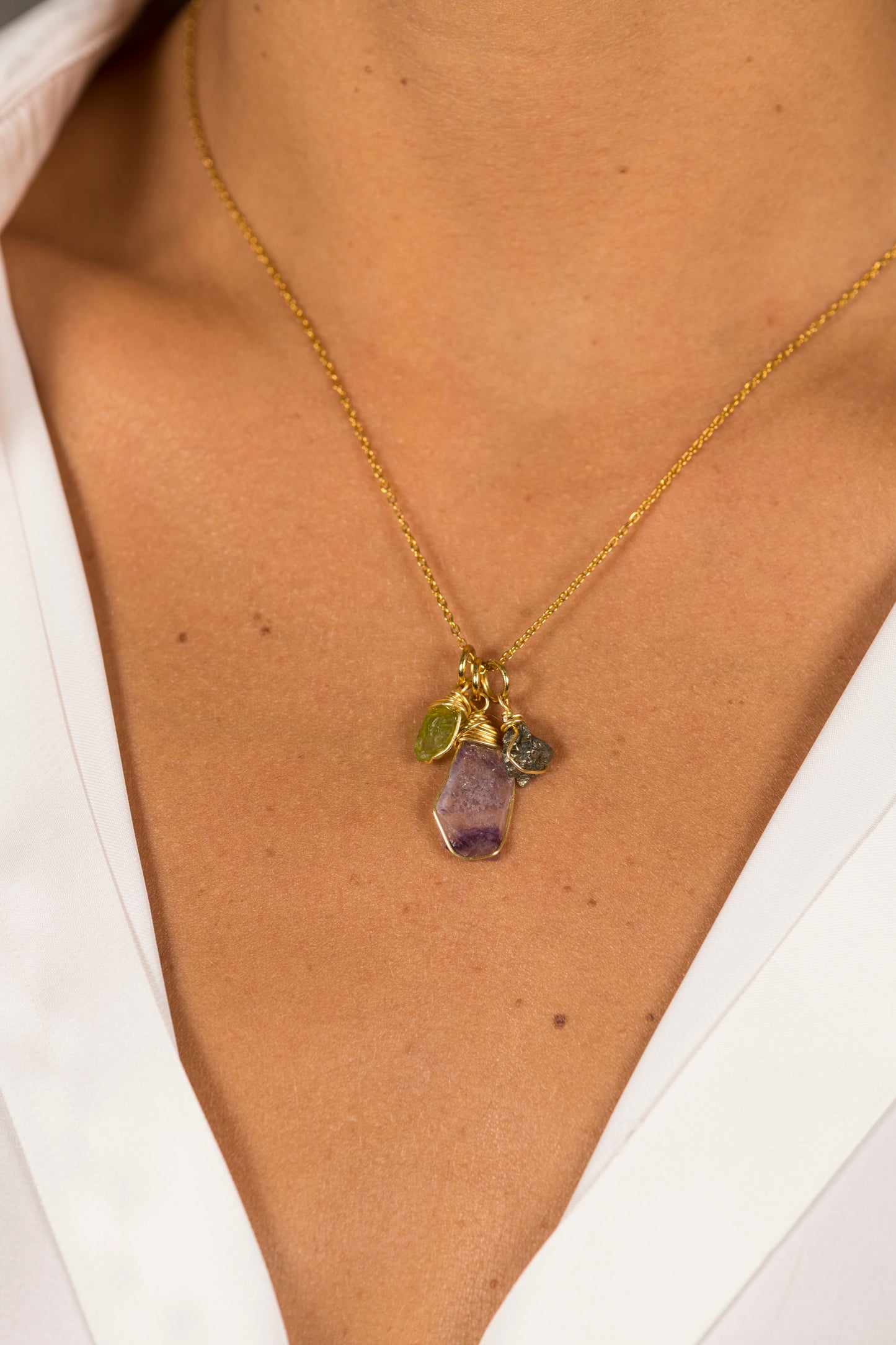 Collier fin a 3 Pierres