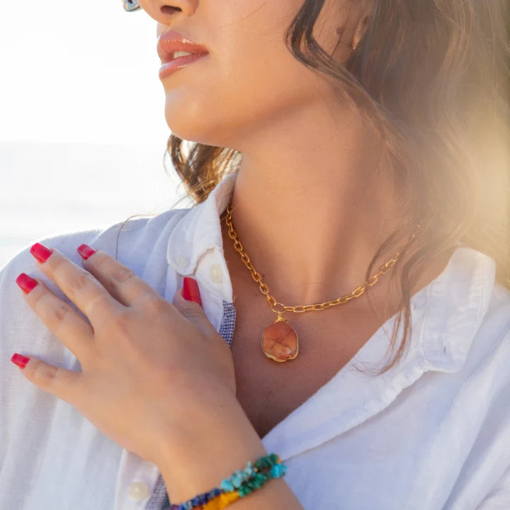 Collier épais avec une pierre